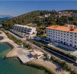Selection of 5 bedroom seafront villas with pool on Ciovo near Trogir, sleeps 10